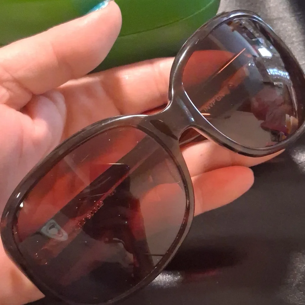 Kate Spade Lilly Tortoise Sunglasses with Green Case No Scratches